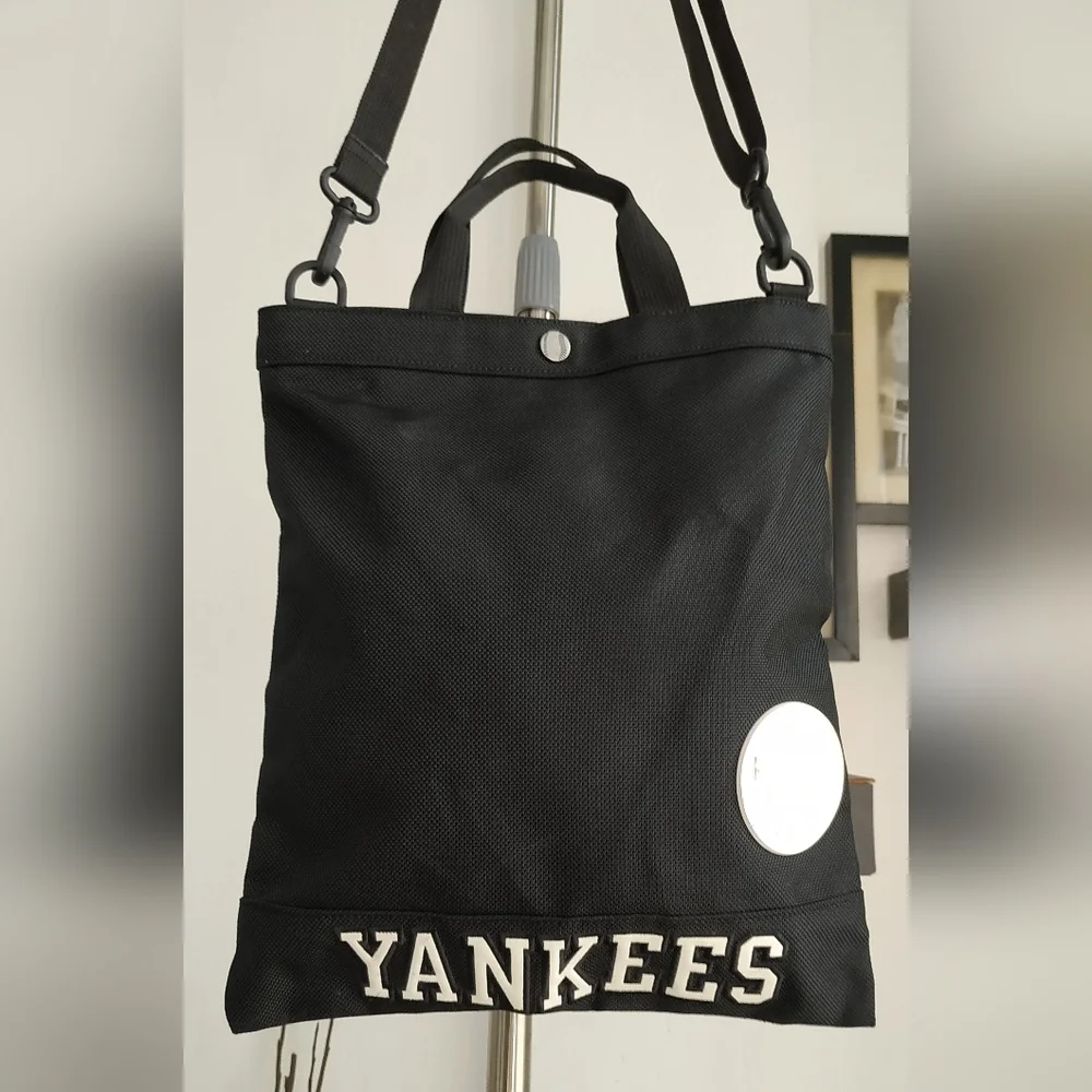 MLB Nylon Crossbody Tote bag - Picture 4 of 17